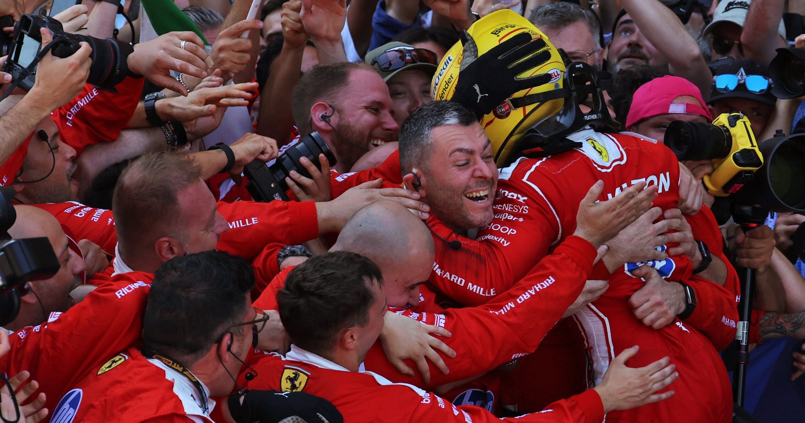 Hamilton desafia Ferrari a lutar pelo título em 2026