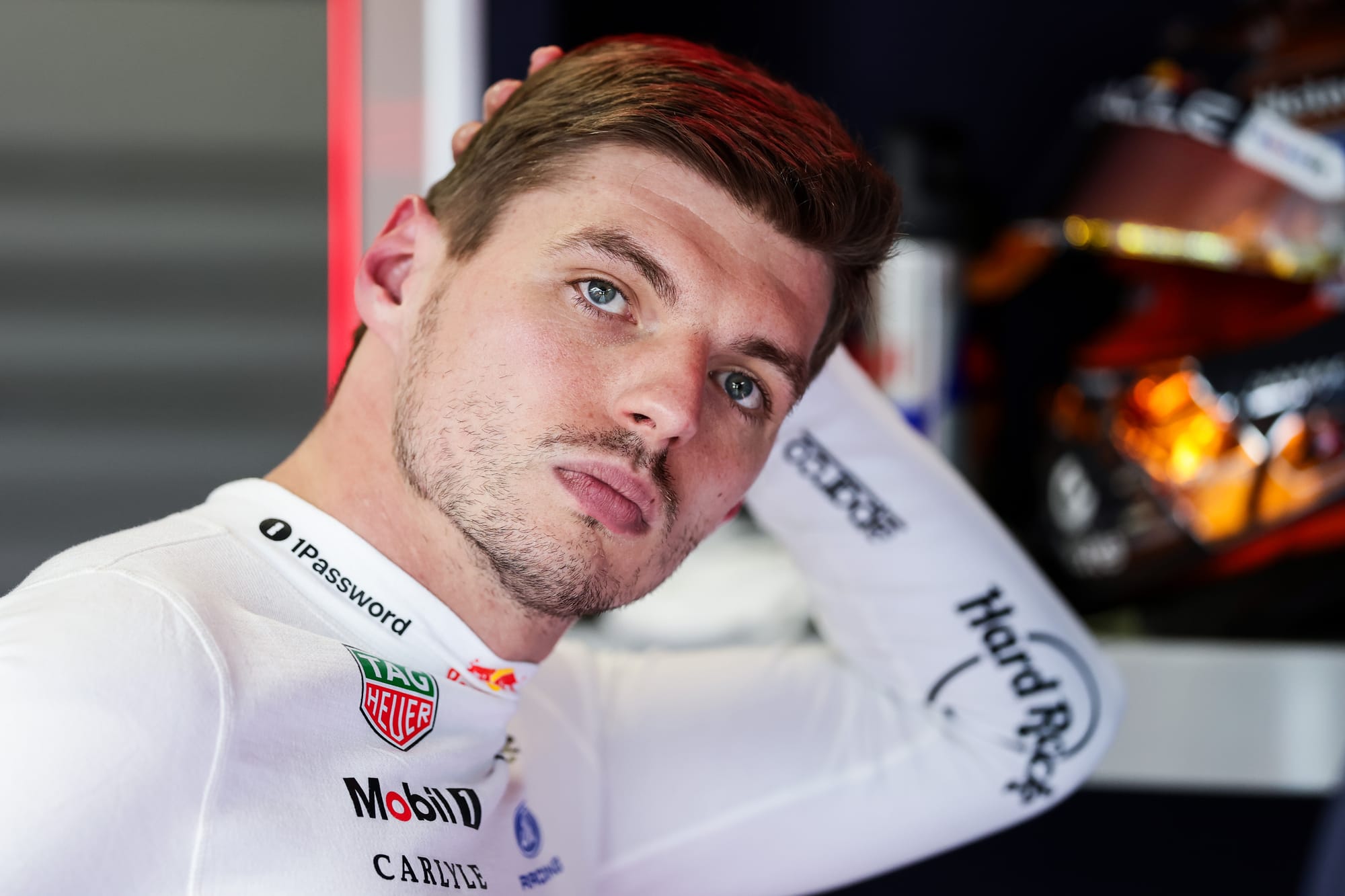 Verstappen questiona decisão de bandeira amarela após acidente