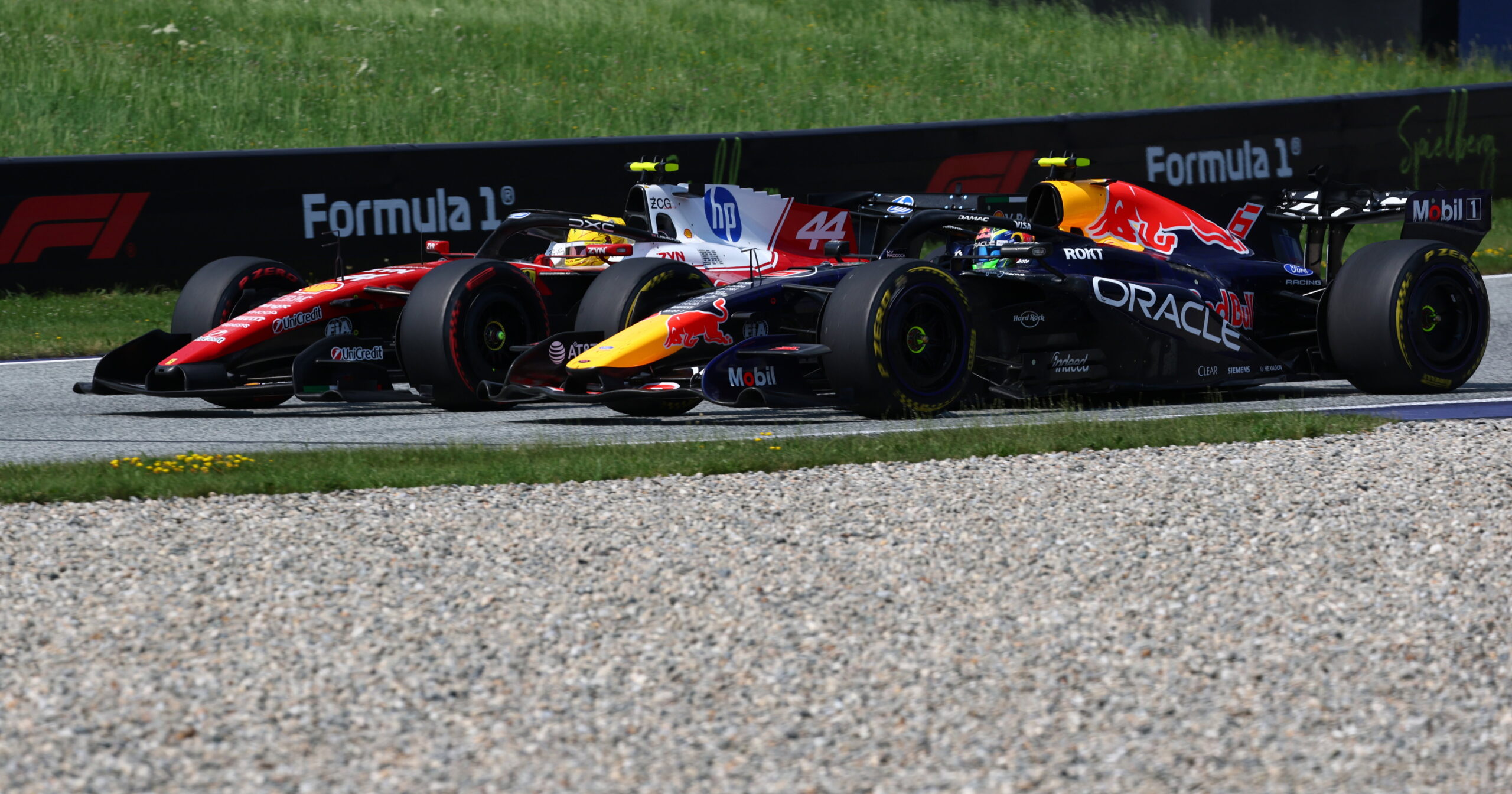 Isack Hadjar reflete sobre duelo com Hamilton na Áustria