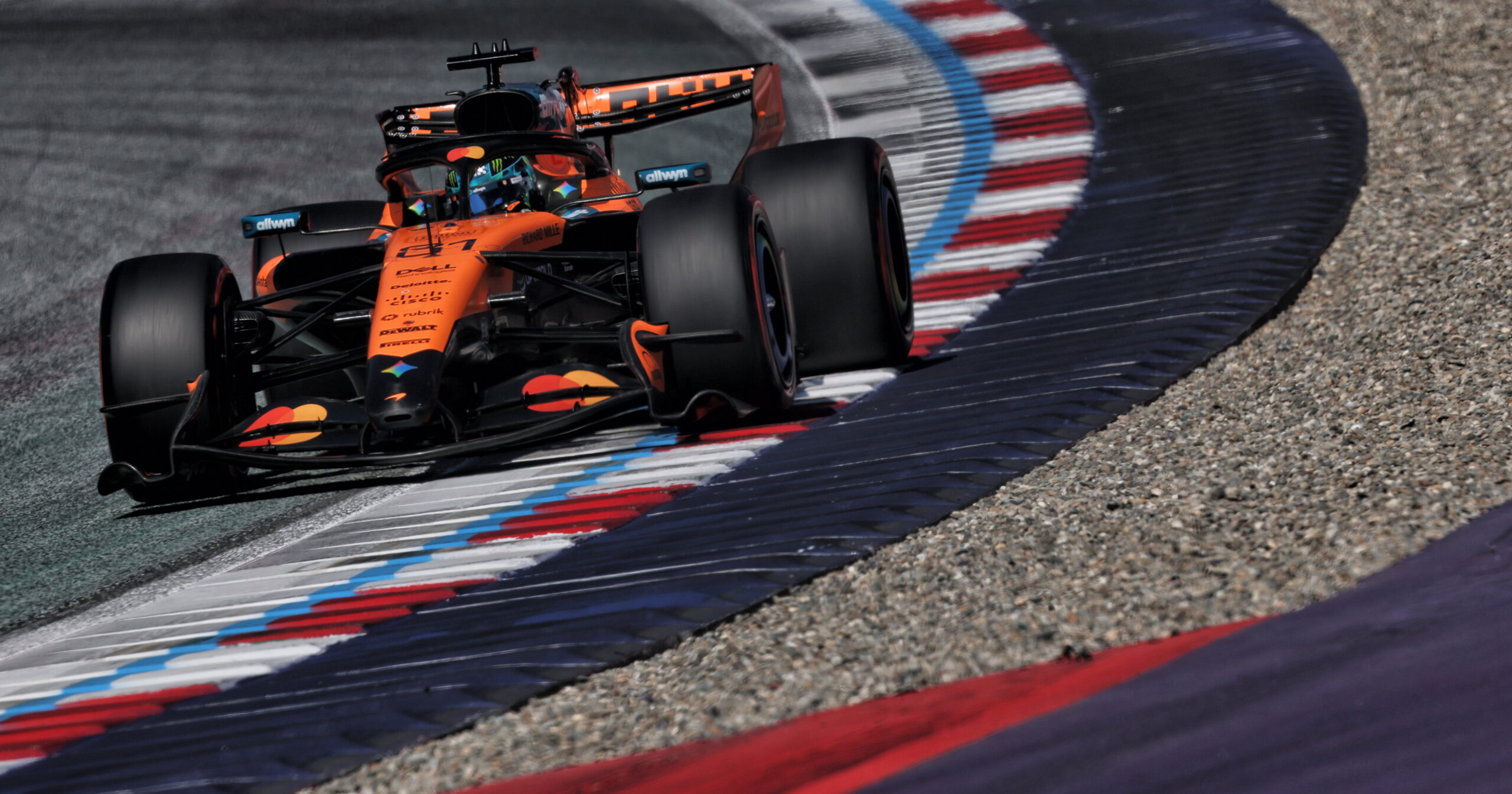 Oscar Piastri destaca necessidade de melhorias gerais na Mclaren