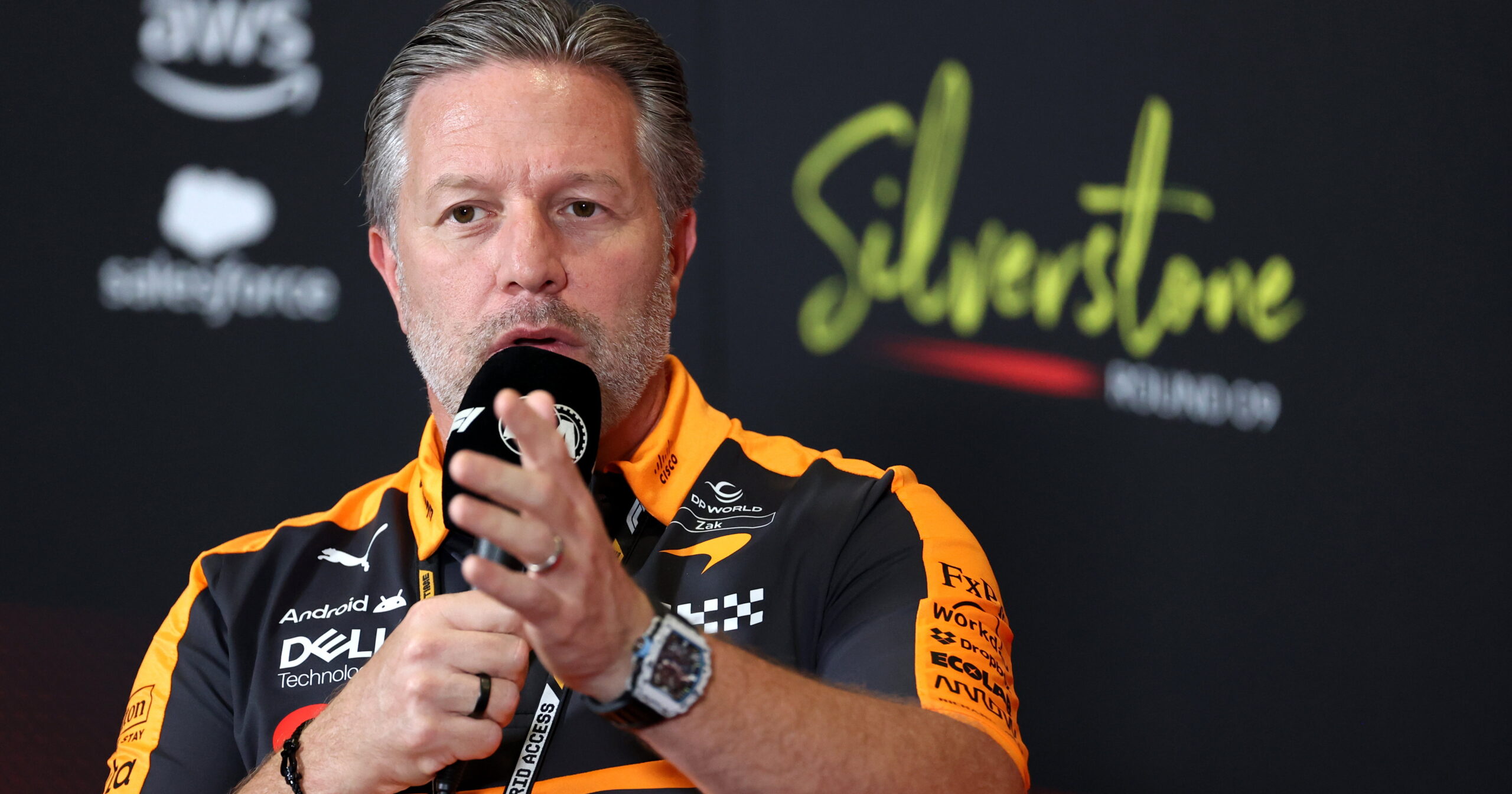 Zak Brown descarta rumores sobre Verstappen na Mclaren
