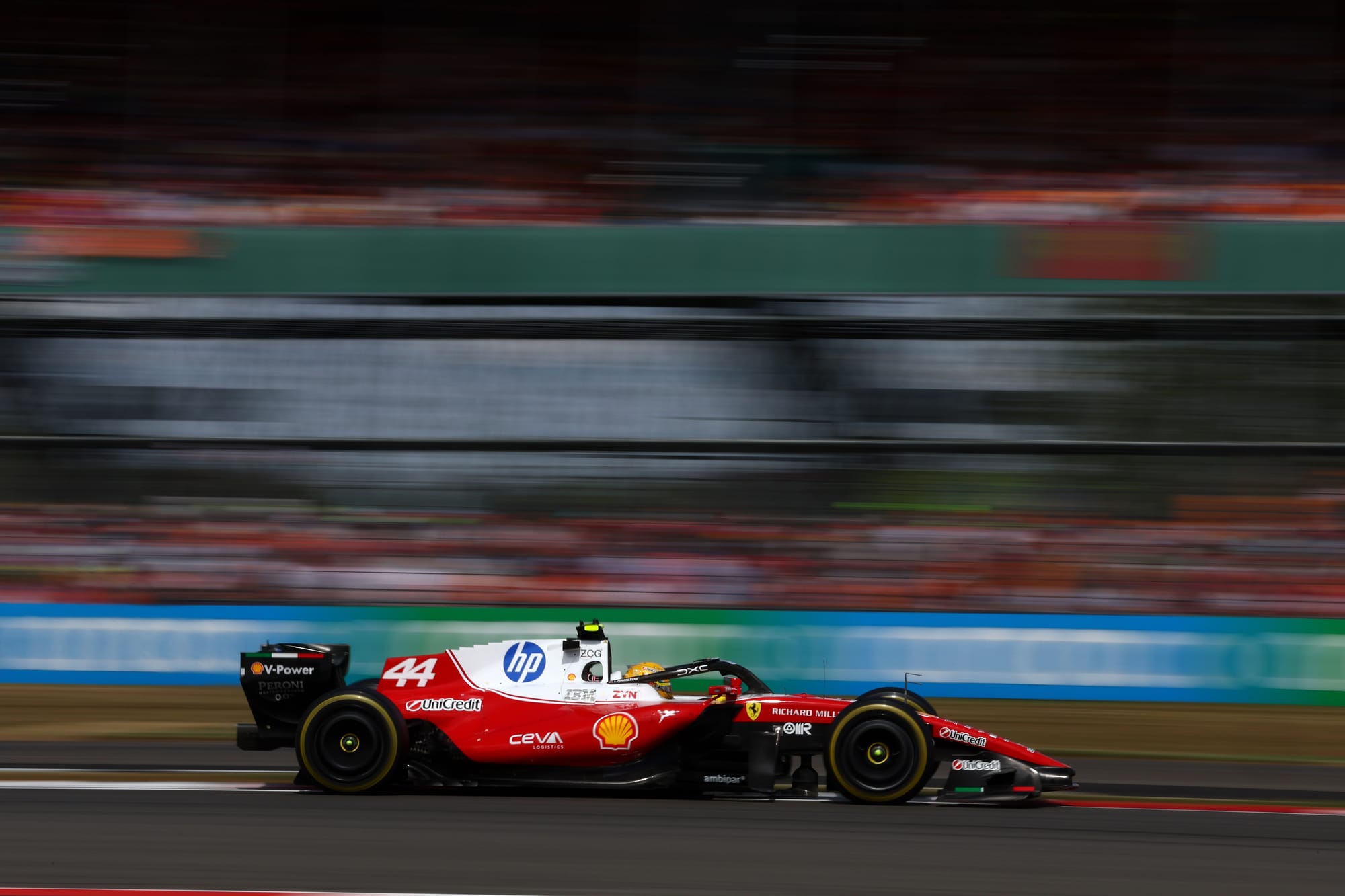 Hamilton mantém pódio no GP da Inglaterra após susto com bandeira amarela