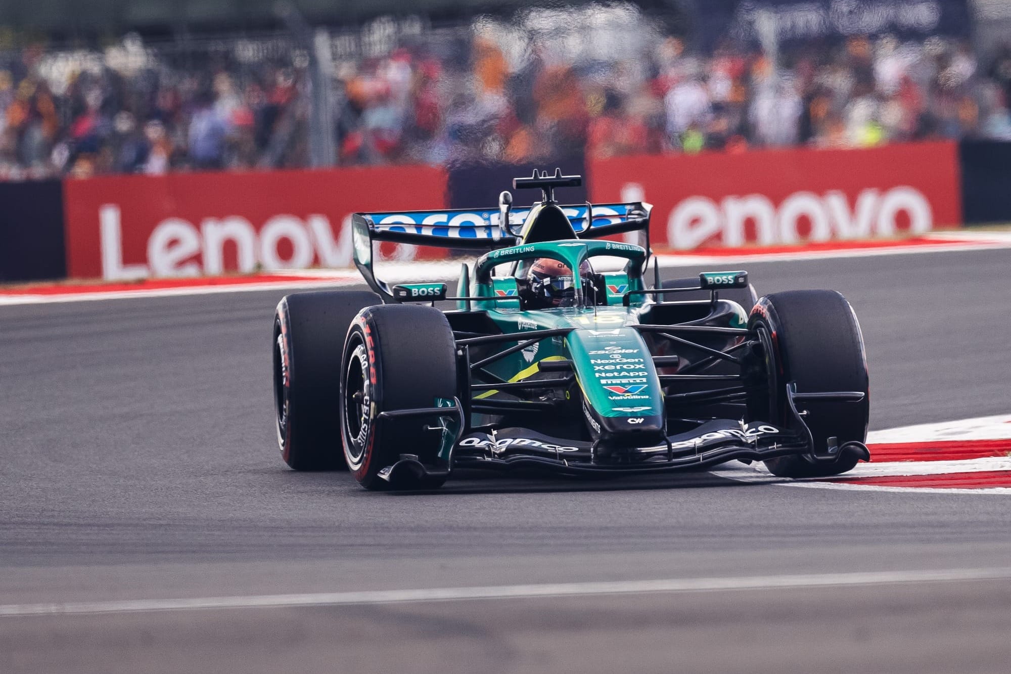 A manobra incomum de Stroll em Silverstone: frustração e o enigma da Aston Martin