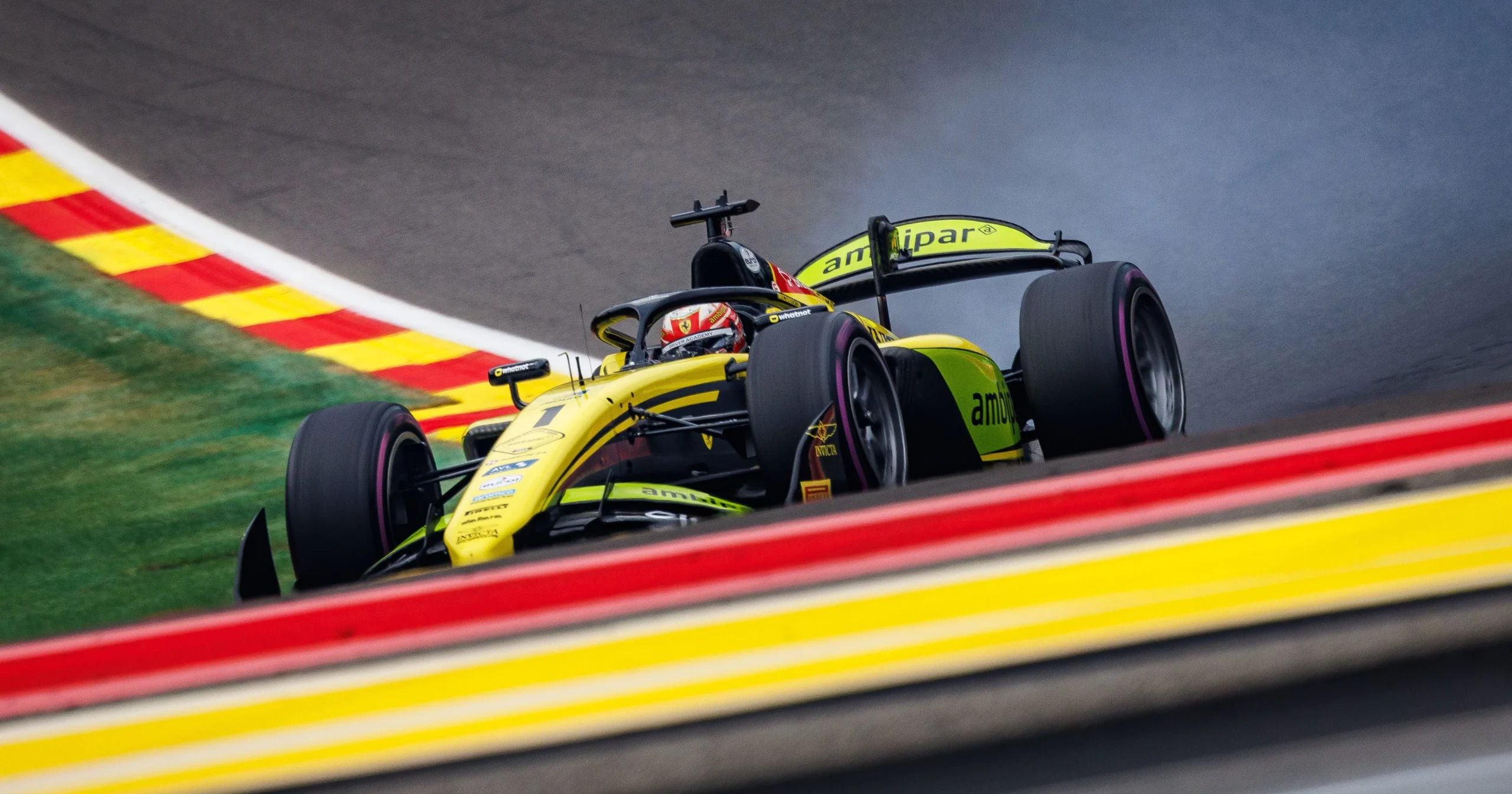 2026: Rafael Camara vence corrida principal da F2 na Bélgica, interrompida por bandeira vermelha.