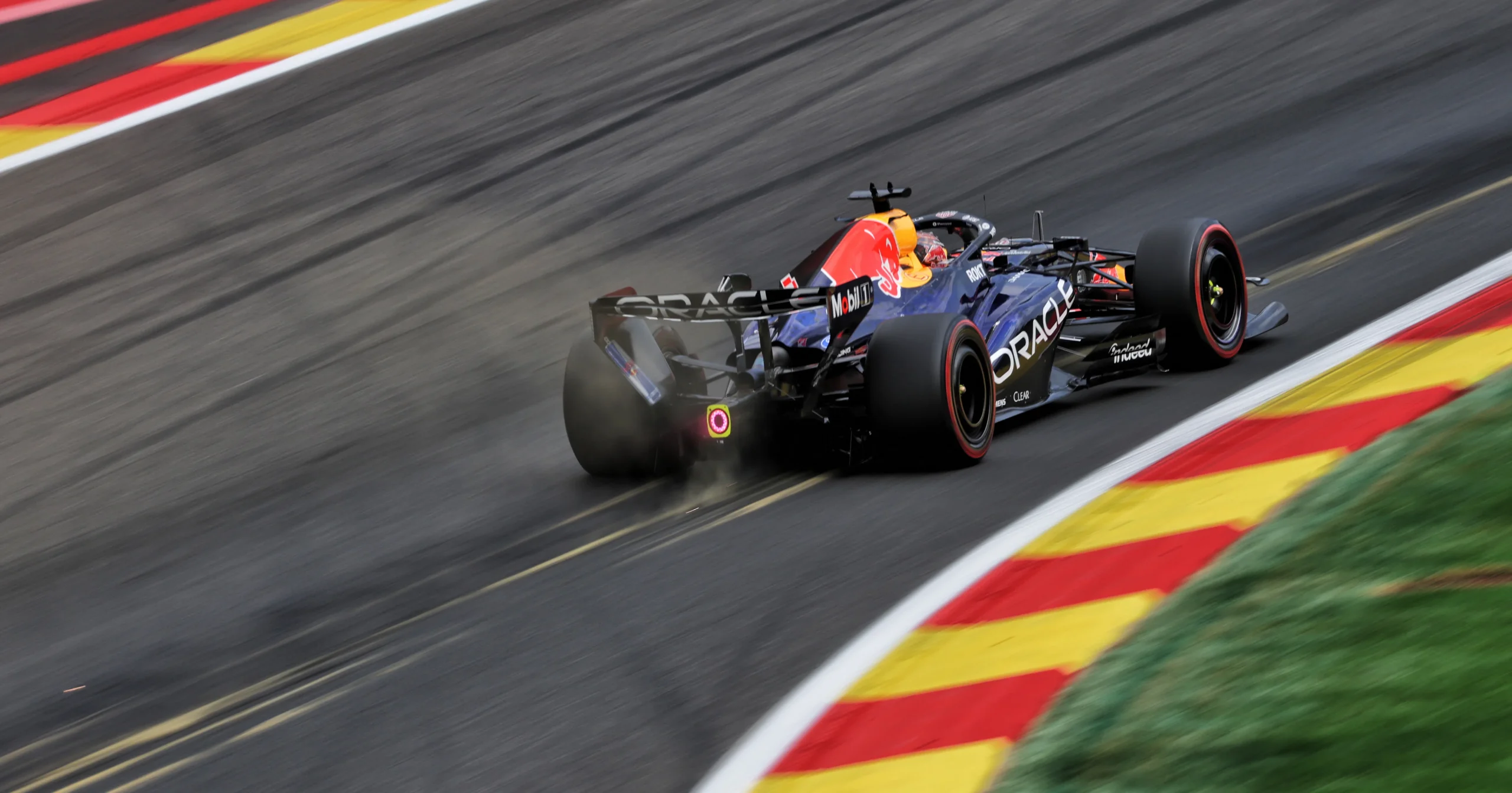 Red Bull corre contra o tempo para resolver falha na asa traseira 'Macarena'