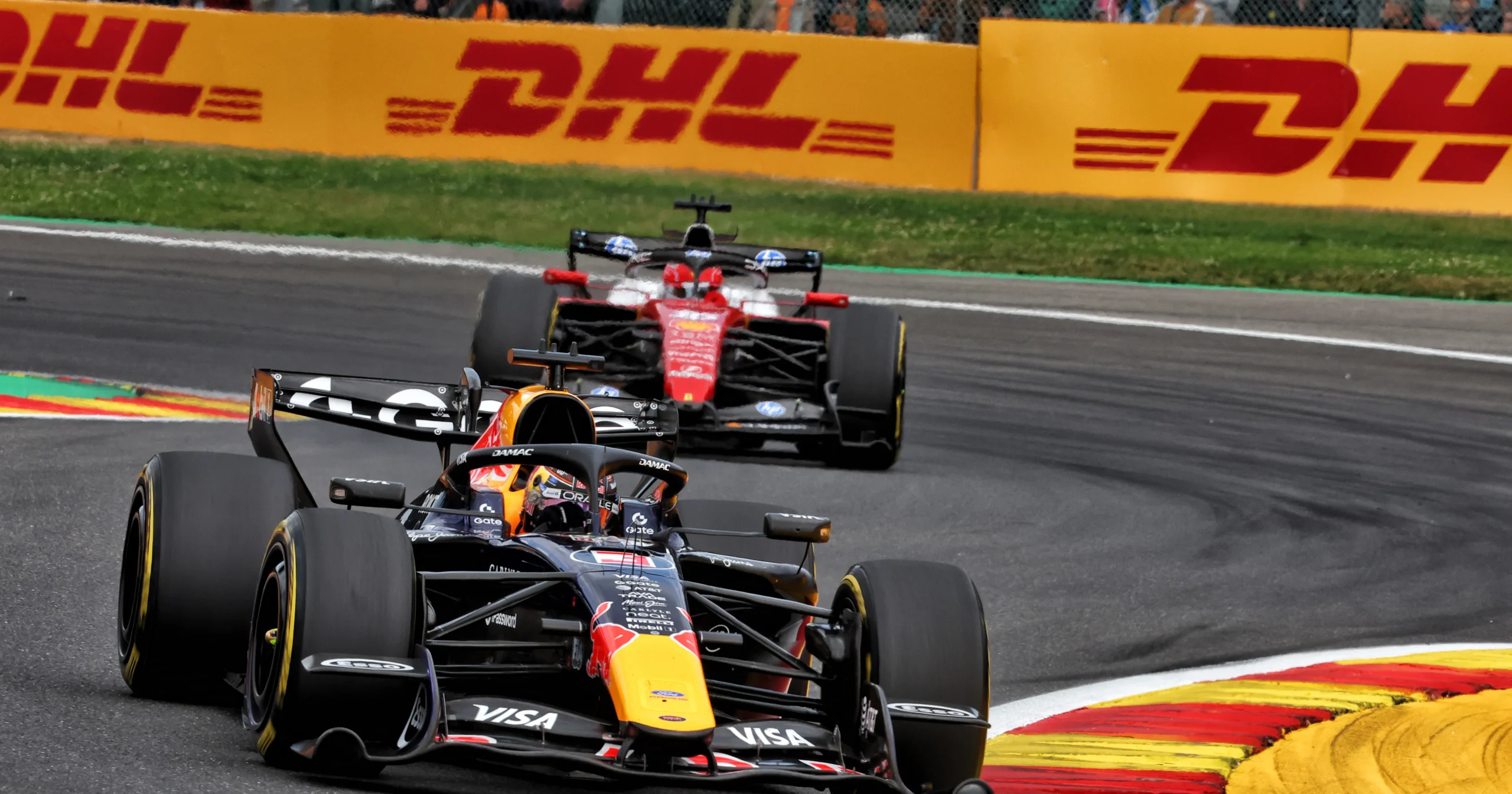 Red Bull celebra salto de desempenho em Spa, impulsionada por Verstappen e Hadjar