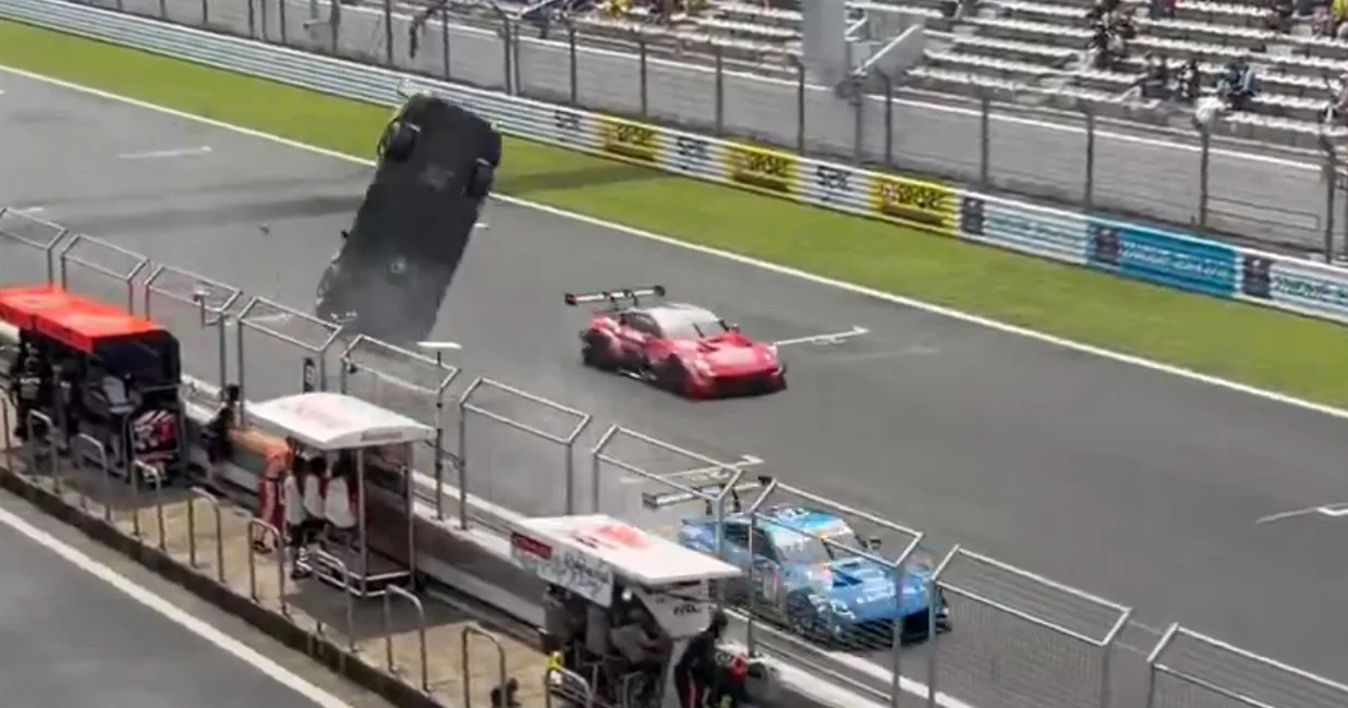 Carro da Super GT decola em acidente assustador no Fuji Speedway