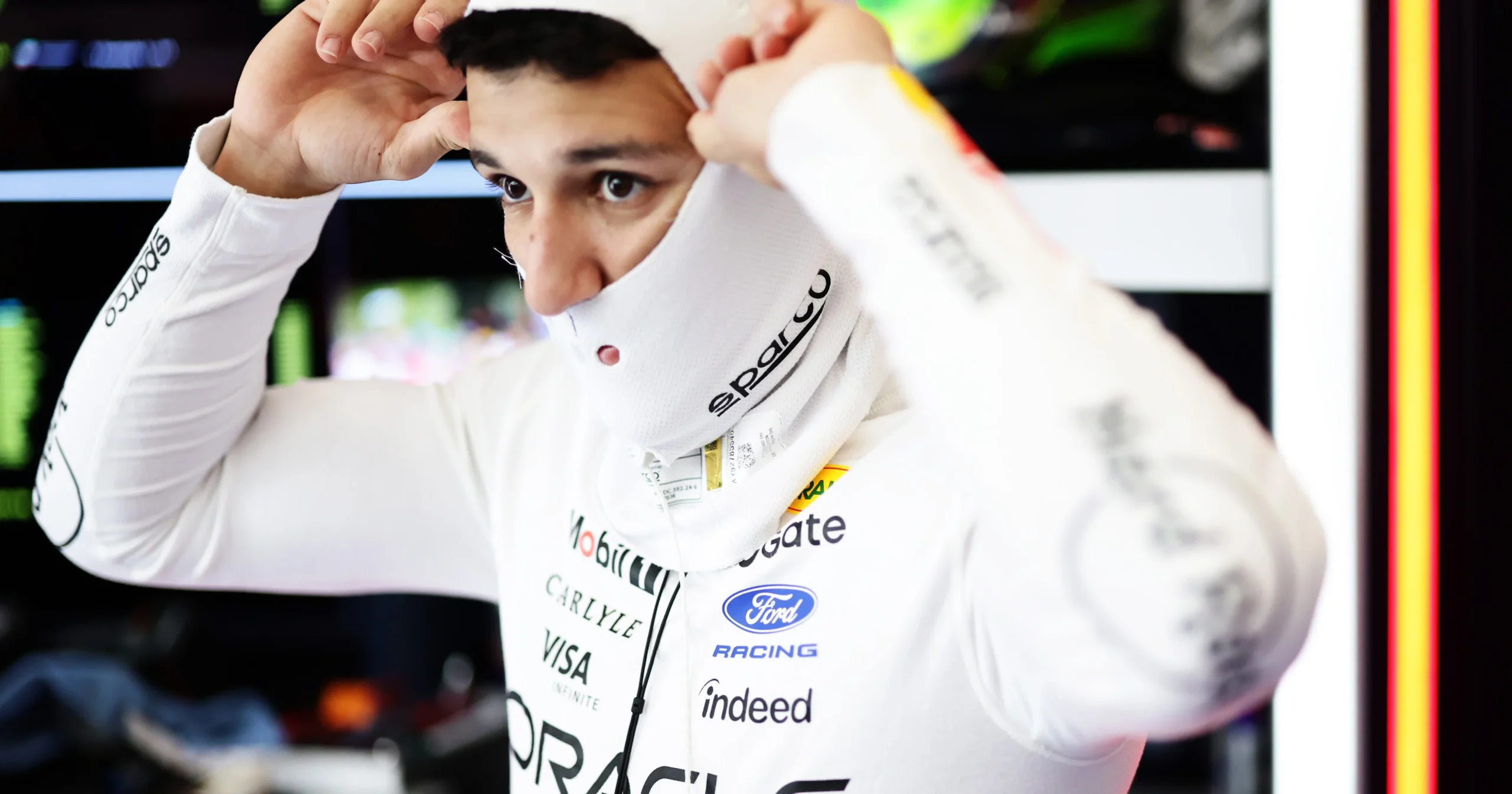 Isack Hadjar surpreende e supera ex-parceiros de Max Verstappen na Red Bull